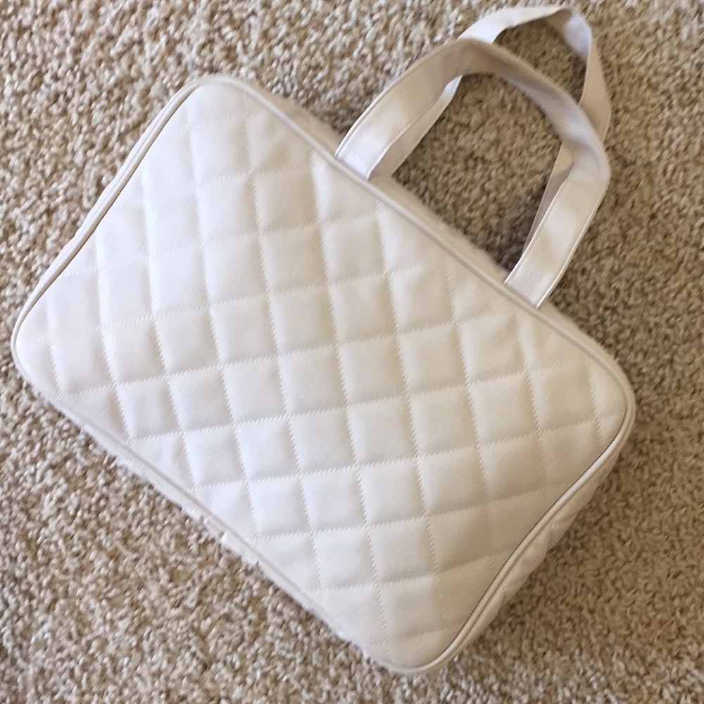 Trish McEvoy Cream colored organizer